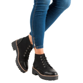 Kivisaappaat töissä musta 2