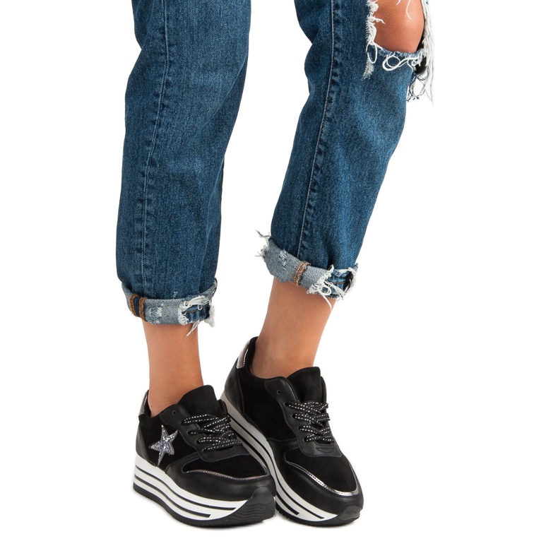 Muodikkaat lenkkarit lavalla musta 2