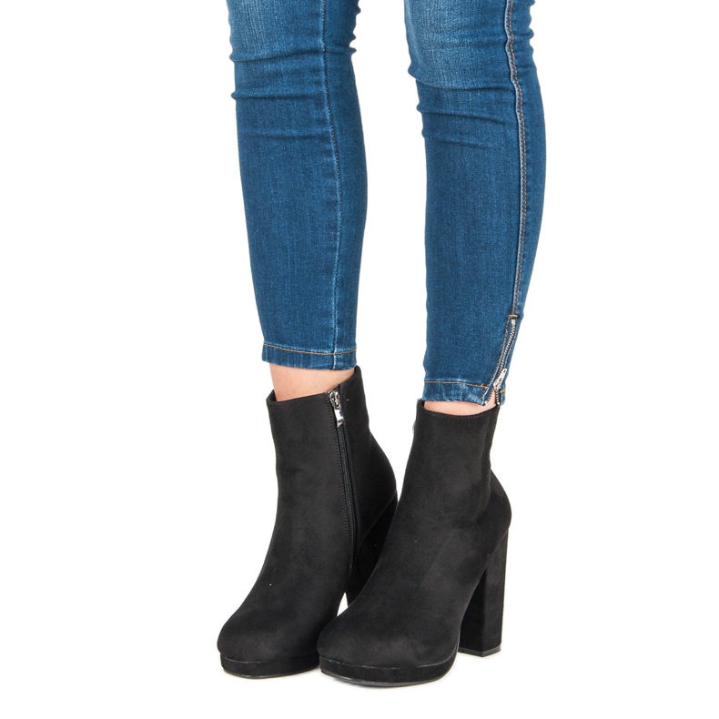 Small Swan Klassiset saappaat postauksessa musta 2