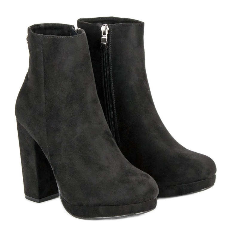 Small Swan Klassiset saappaat postauksessa musta 1