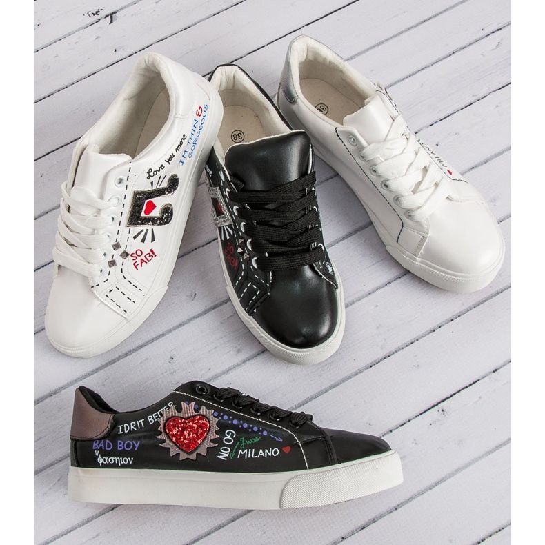 Mustat lenkkarit painatuksella 1