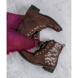 Sitoutuneet ruskeat työntekijät 1