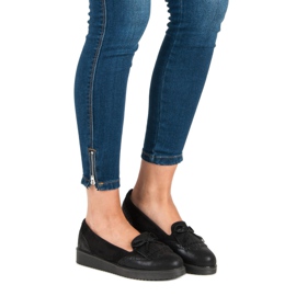 Ch. Creation Mustat leivonnaiset 1