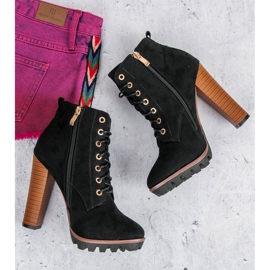 Mustat sidotut nilkkurit 1