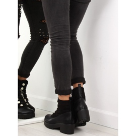 Mustat paksupohjaiset JD-19 saappaat 1