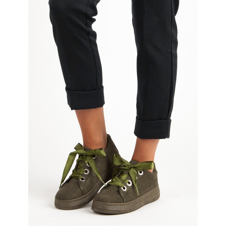 Tummanvihreät mokkanahkaiset lenkkarit 1