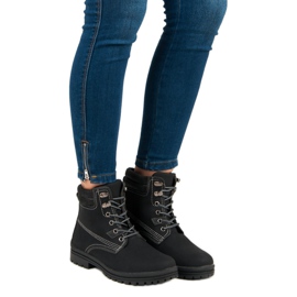 Mustat solmitut vaelluskengät 1