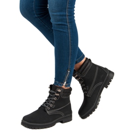 Mustat solmitut vaelluskengät 2