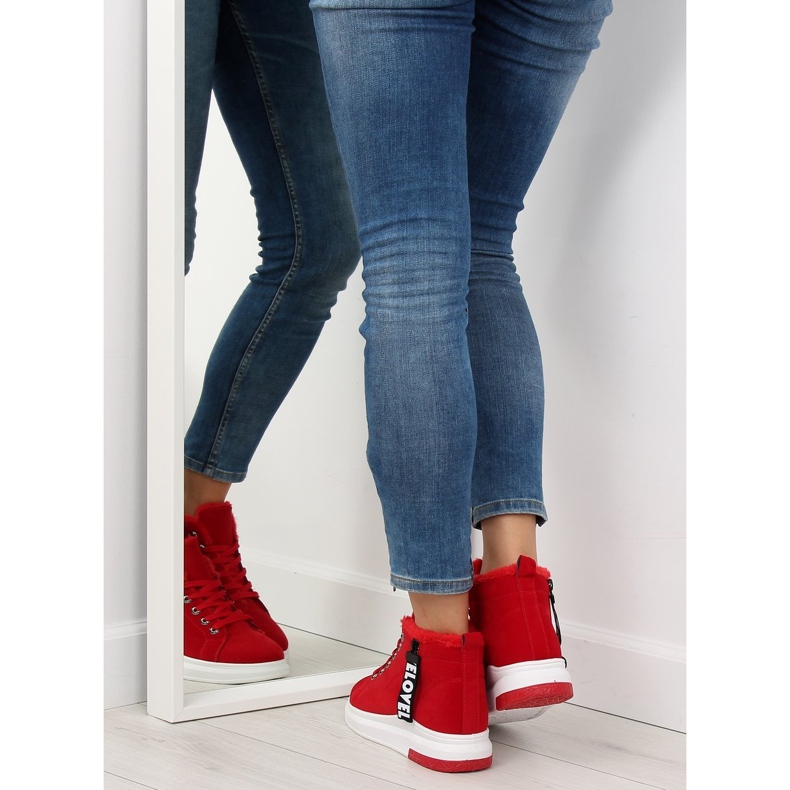 Punaiset eristetyt lenkkarit 2018-67 punainen 2