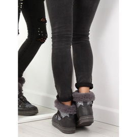 AX05 harmaat kuukengät 1