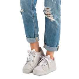 Vaaleanharmaat mokkanahkaiset lenkkarit 1