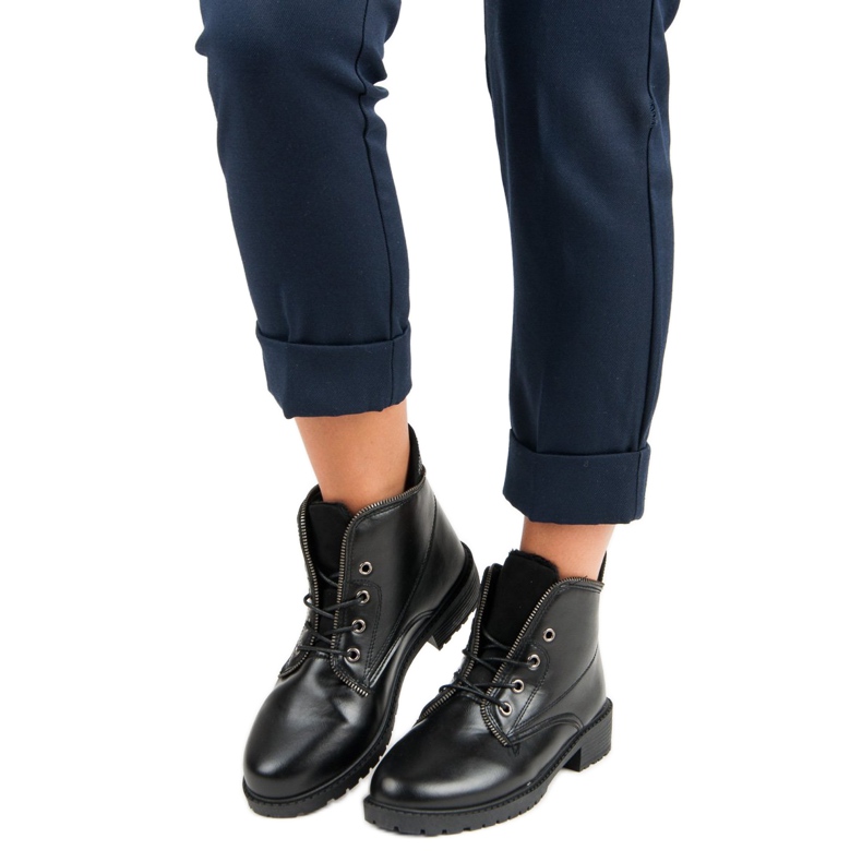 Balada Mustat sidotut saappaat 2