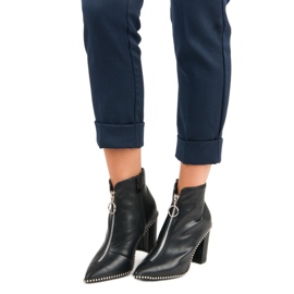 Tyylikkäät mustat saappaat 1