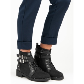 Clowse Muodikkaat työpaidat musta 1