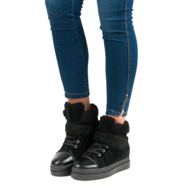 Lämpimät mustat saappaat 1