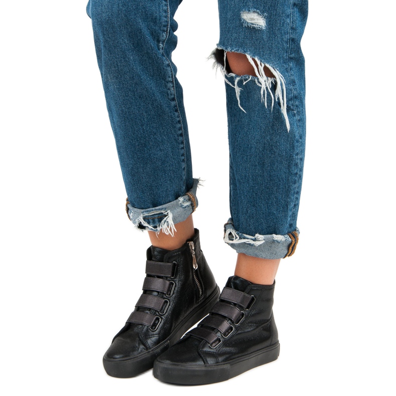 Mustat lenkkarit nilkan yläpuolella 1