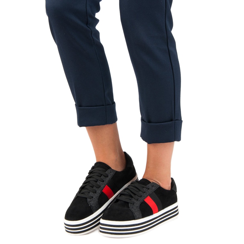 Tennarit VICES -alustalla musta 1