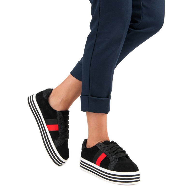 Tennarit VICES -alustalla musta 2