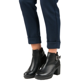 Anesia Paris Mustat saappaat postissa 1