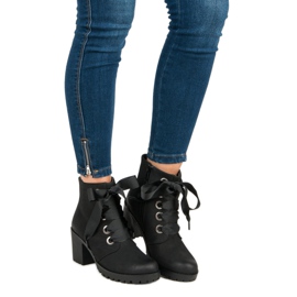 Muodikkaat mustat vinceza -saappaat 2