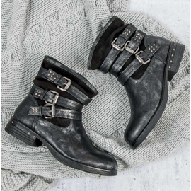 Kayla Mustia työntekijöitä musta 1