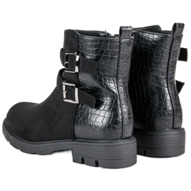 Kayla Mustia työntekijöitä musta 2