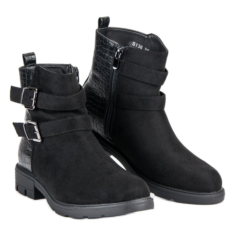 Kayla Mustia työntekijöitä musta 1