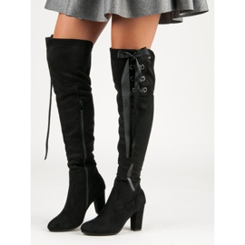 R'S Mustaa muskettisoturia 2