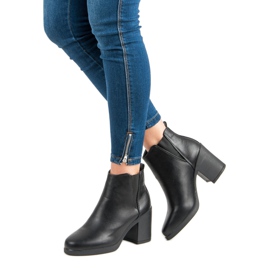 Mukavat korkokengät musta 1