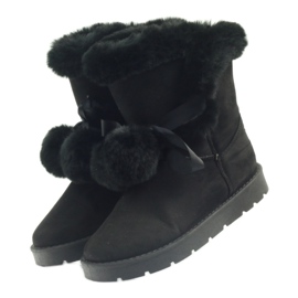 Musta Emusy Mukluki pompomilla 3