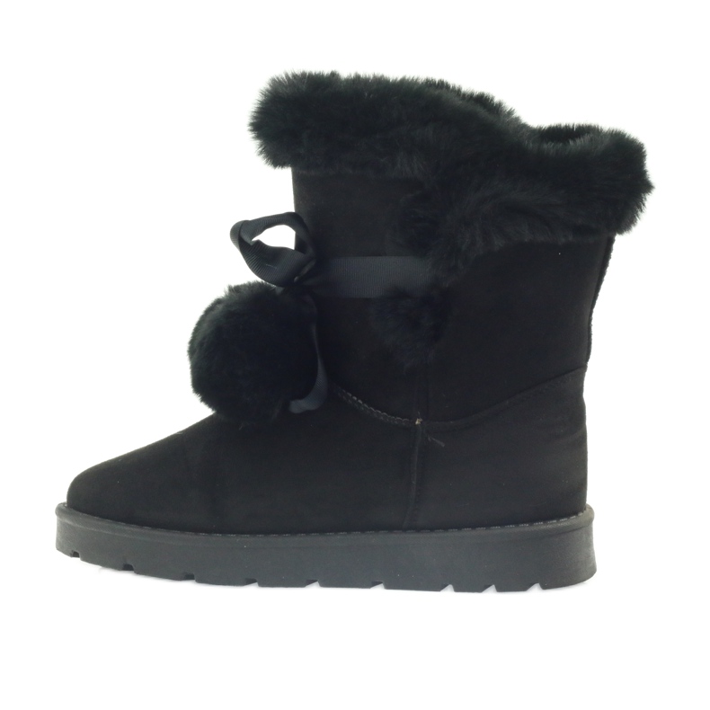 Musta Emusy Mukluki pompomilla 2
