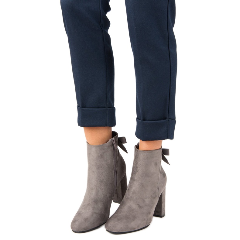 Ideal Shoes Tyylikkäät harmaat saappaat 2