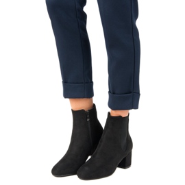 Top Shoes Korkeakorkoiset mokkanahkaiset nilkkurit musta 2