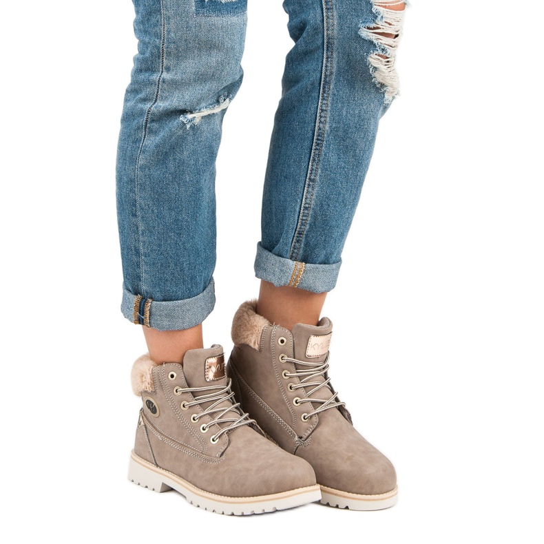 Kylie Ruskeat ansastajat 1