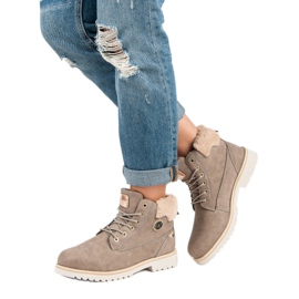 Kylie Ruskeat ansastajat 2