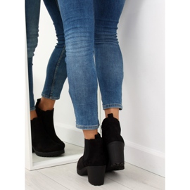 Mustat saappaat leveillä korkoilla E5106 Musta 1