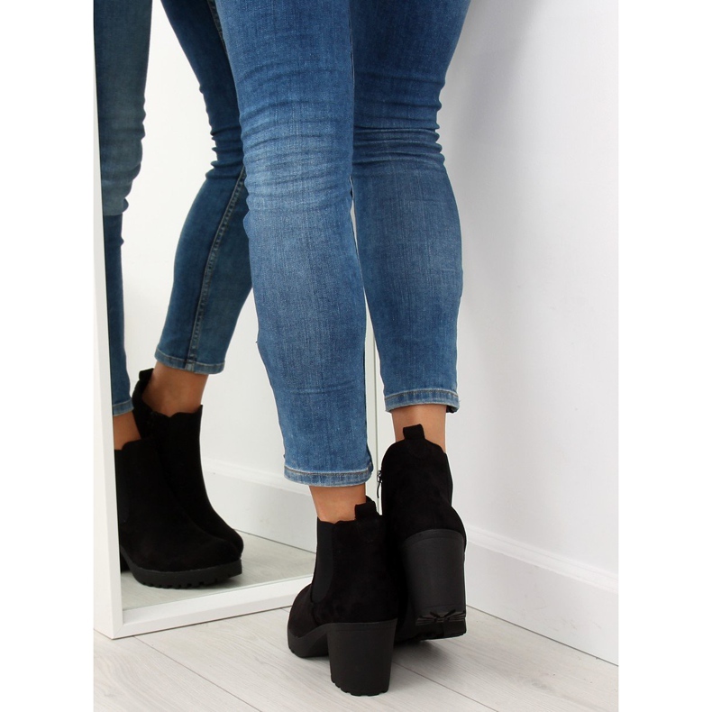 Mustat saappaat leveillä korkoilla E5106 Musta 1