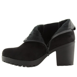 Mustat saappaat leveillä korkoilla E5106 Musta 2