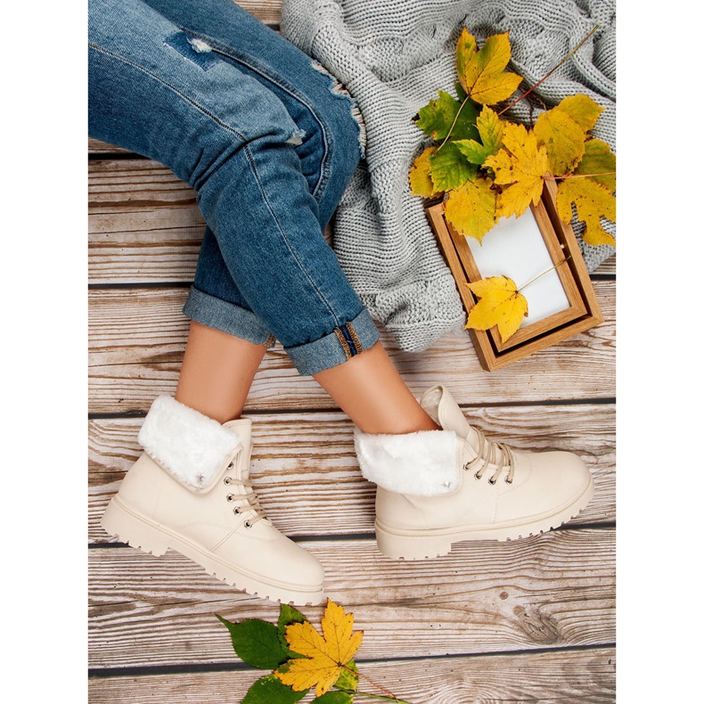 Beige pyyhkäisijät turkista 1