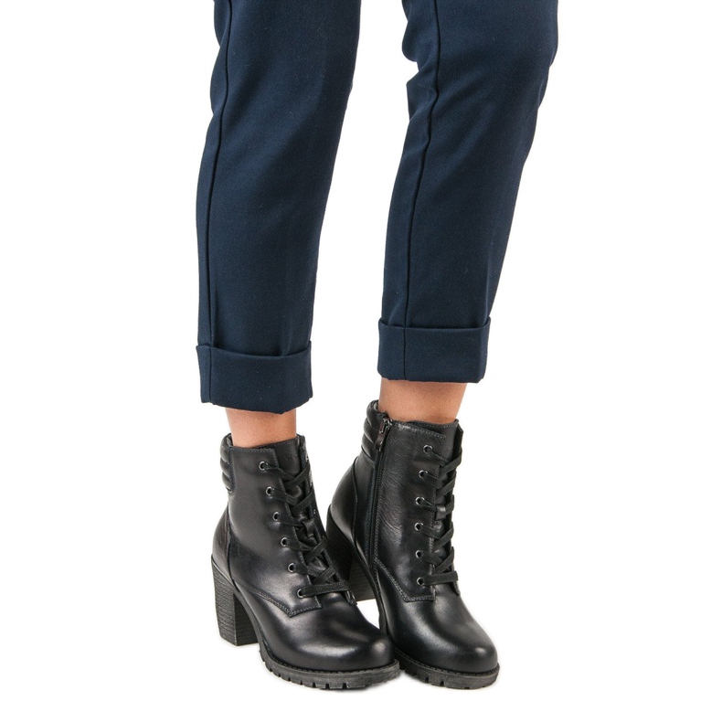 Mustat nahkaiset nilkkurit vinceza -pylväässä 1