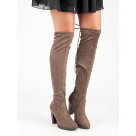 Cm Paris Mokkanaiset muskettisoturit pylväässä beige 2