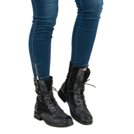 Kayla Muodikkaita työntekijöitä musta 1