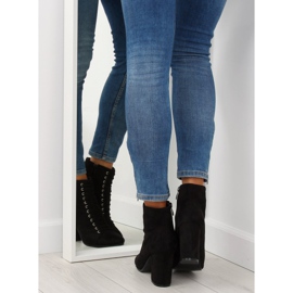 Saappaat vakaalla kantapäällä musta SP03 musta 1