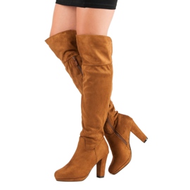 Mokkanaappaat pylväässä ruskea 2 Mokkanaappaat pylväässä ruskea 2