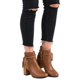 Nio Nio Kamelin saapikkaat postissa ruskea 1