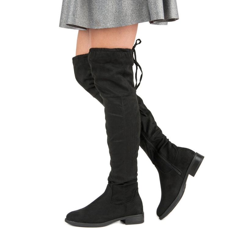 Korkeat litteät kantapäät reiteen asti musta 1