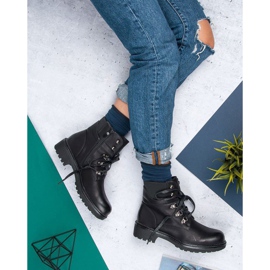 Janessa Mustat nauhatyöntekijät 1