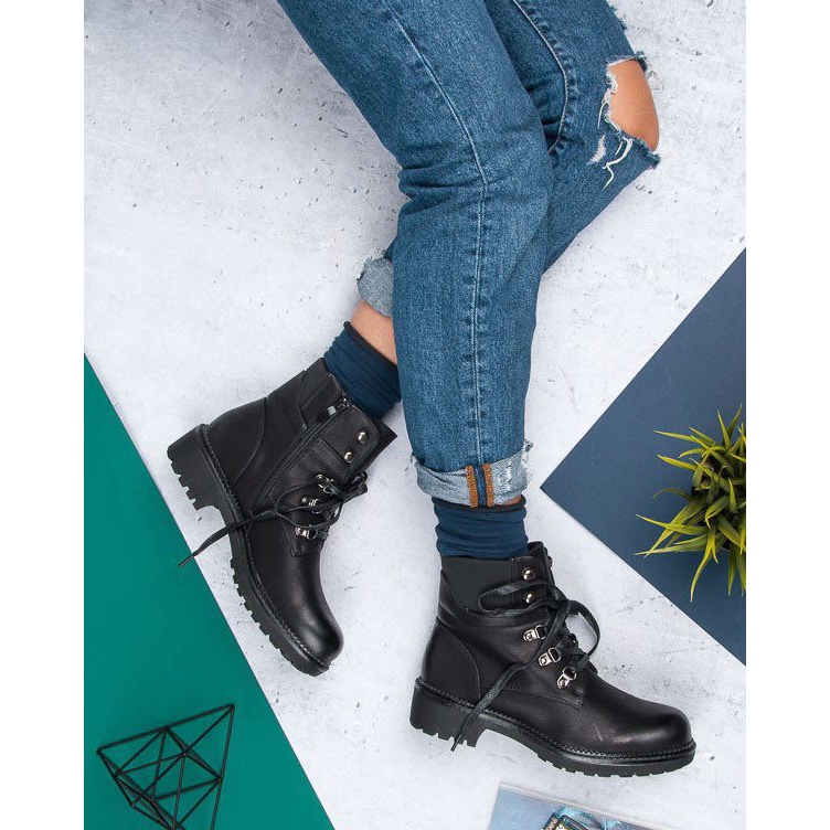 Janessa Mustat nauhatyöntekijät 1