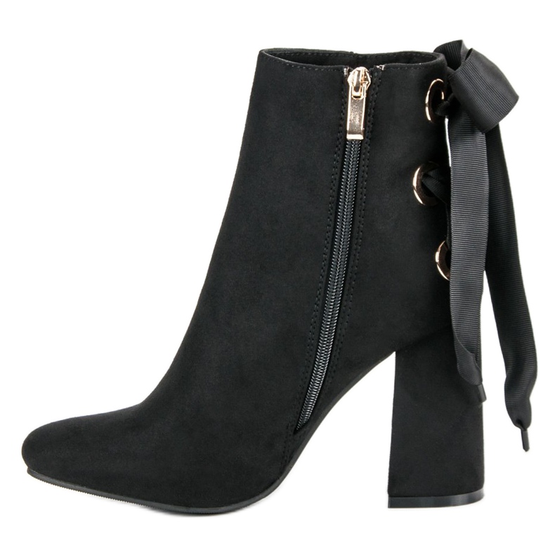 Ideal Shoes Seksikkäät saappaat postauksessa musta 1