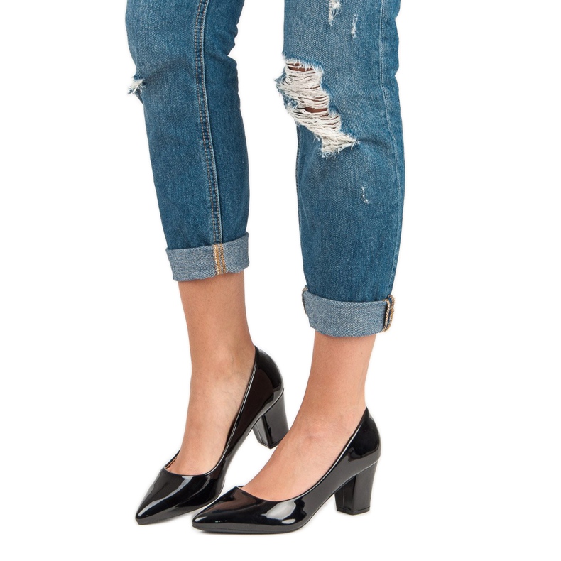 Klassiset lakatut pumput musta 1